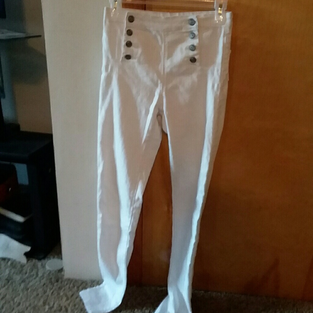 White denim jeans